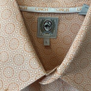Cinch Men’s Short Sleeve Button-Down Shirt.